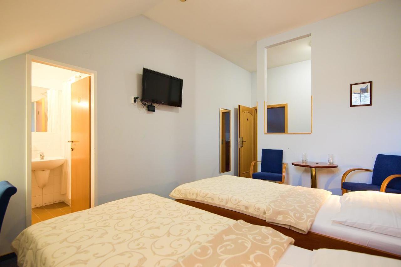 Hotel Certousy Prague Ngoại thất bức ảnh